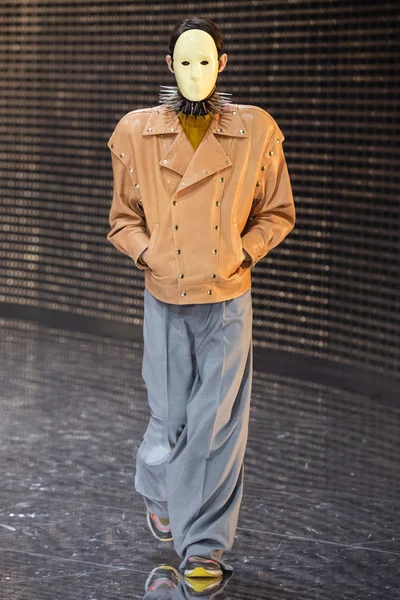 Look 7